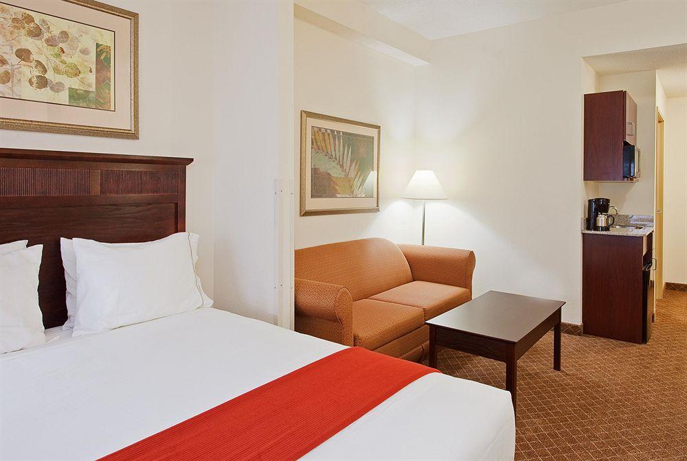 Holiday Inn Express Hotel & Suites- Gadsden By Ihg Room photo