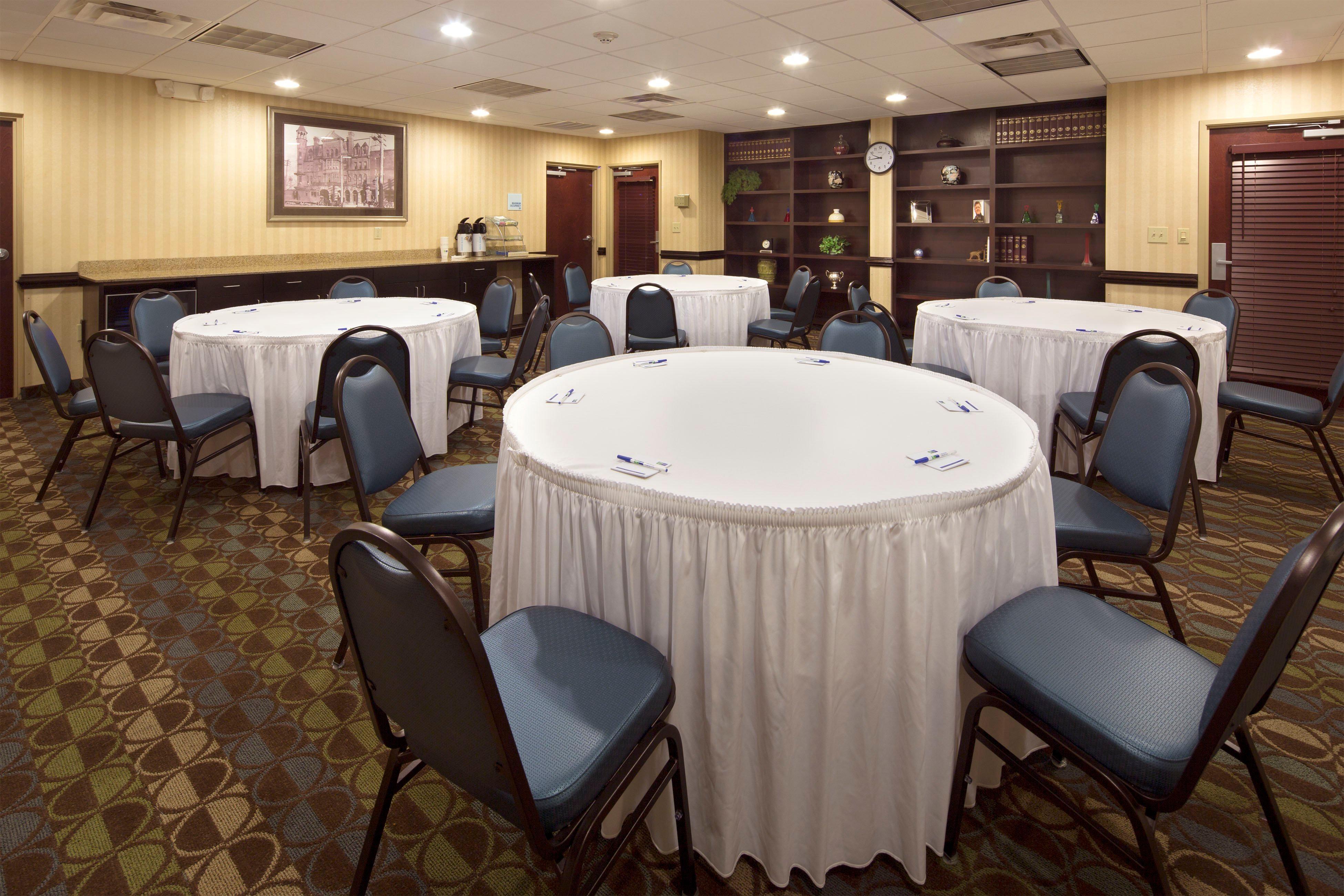 Holiday Inn Express Hotel & Suites- Gadsden By Ihg Exterior photo